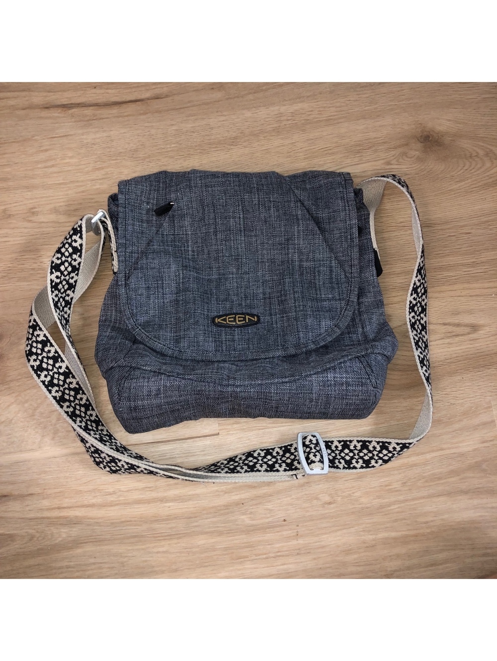 KEEN BROOKLYN II CROSS HATCH CROSSBODY HIKING MESSENGER TRAVEL BAG GRAY BLACK
